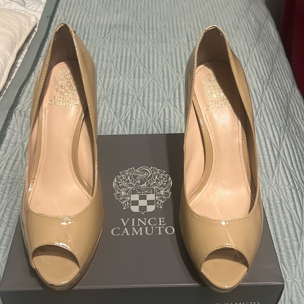 Peep toe heel